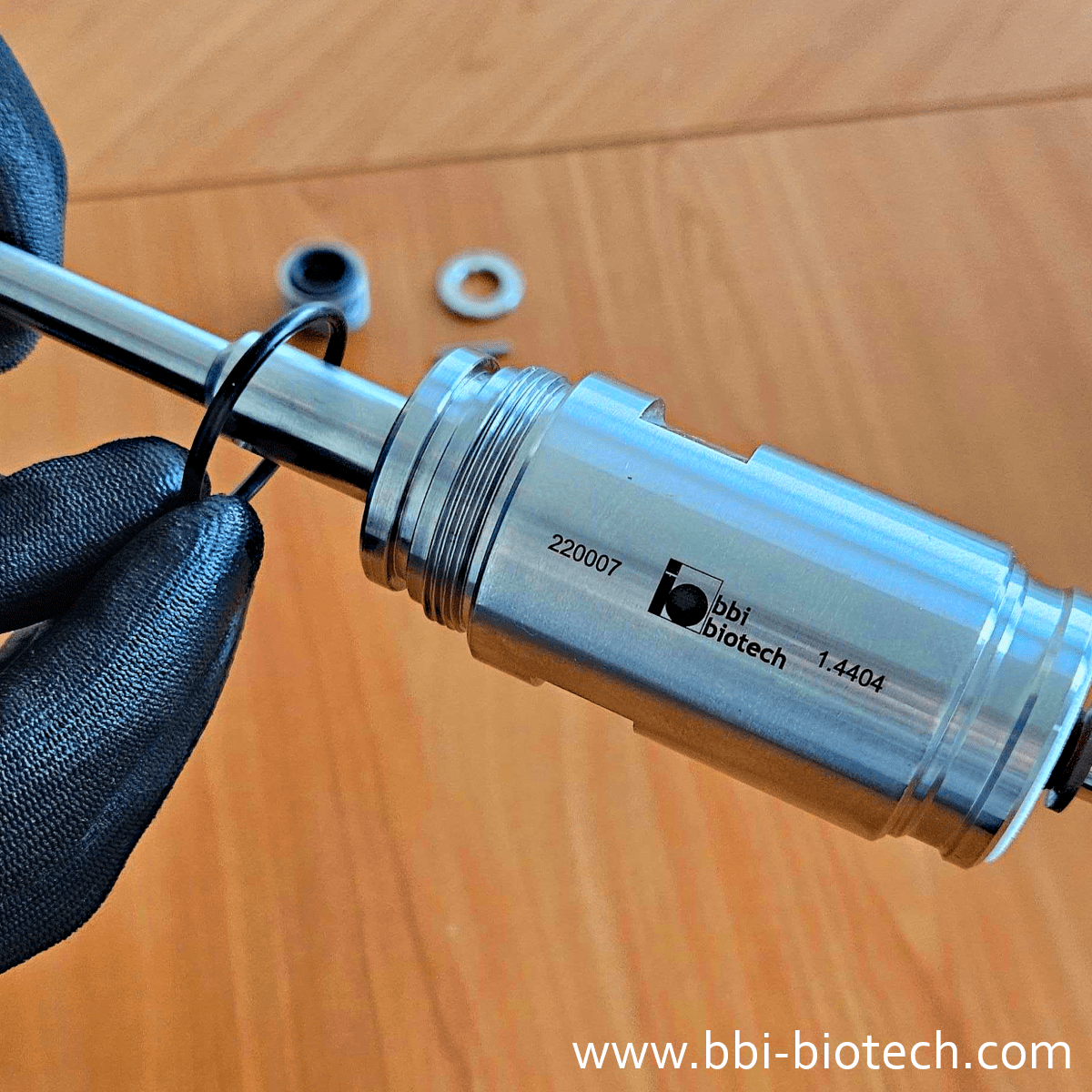 Maintenance of stirrer shafts up to 10 L (incl. replacement of seals, without mechanical seal)